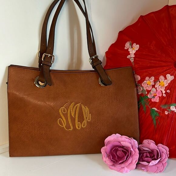 Are your initials SMM? Here is a quality no brand monogrammed purse for Spring! - Picture 1 of 8